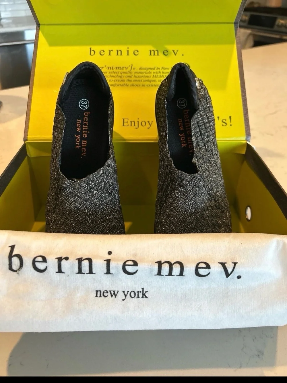 bernie mev. woven knit